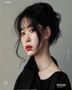 小早川怜子品牌联名系列宣传图，时尚现代风格，艺人与品牌完美融合