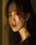 小早川怜子2026年度写真集封面，金色暖调光影，艺人面部特写，高端质感摄影