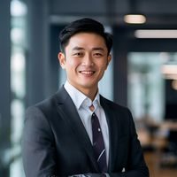 陈晓明，小早传链子创始人，身着深色商务休闲装，面带自信微笑，背景为现代化办公室，气质沉稳专业